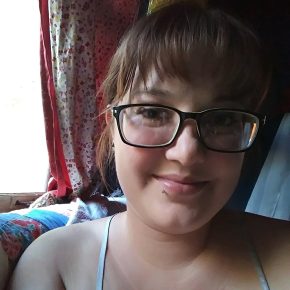 Meet your Posher, Caitlin - Picture 1 of 1