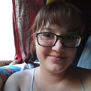 Meet your Posher, Caitlin