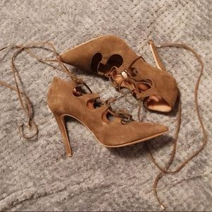 STEVE MADDEN LACE UP BOOTIES