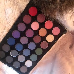 BH cosmetics eyeshadow pallet