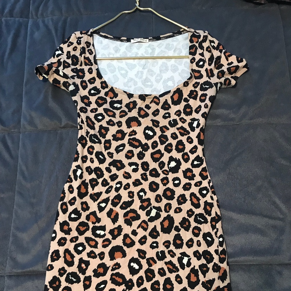 Fitted cheetah Dress