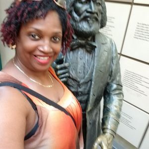 Meet your Posher, Sharon