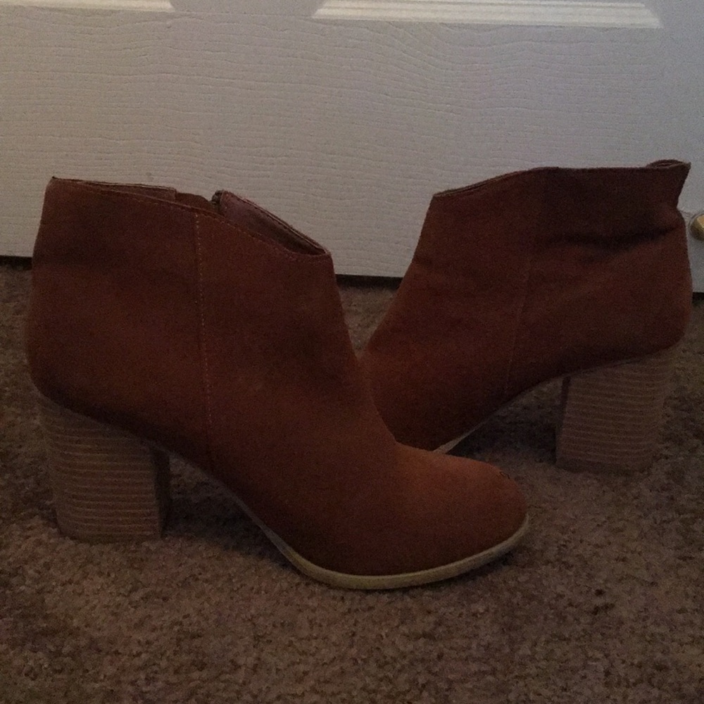 Ecote brown suede booties
