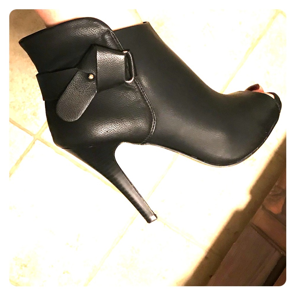 SALE Black pebbled leather high heel booties boots