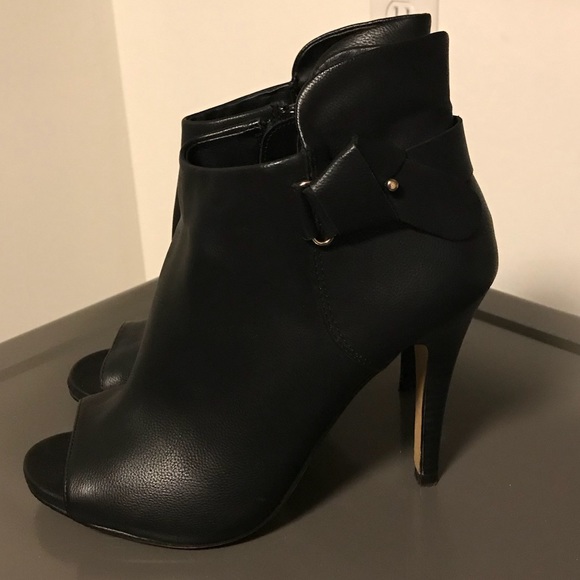 SALE Black pebbled leather high heel booties boots - Picture 2 of 8