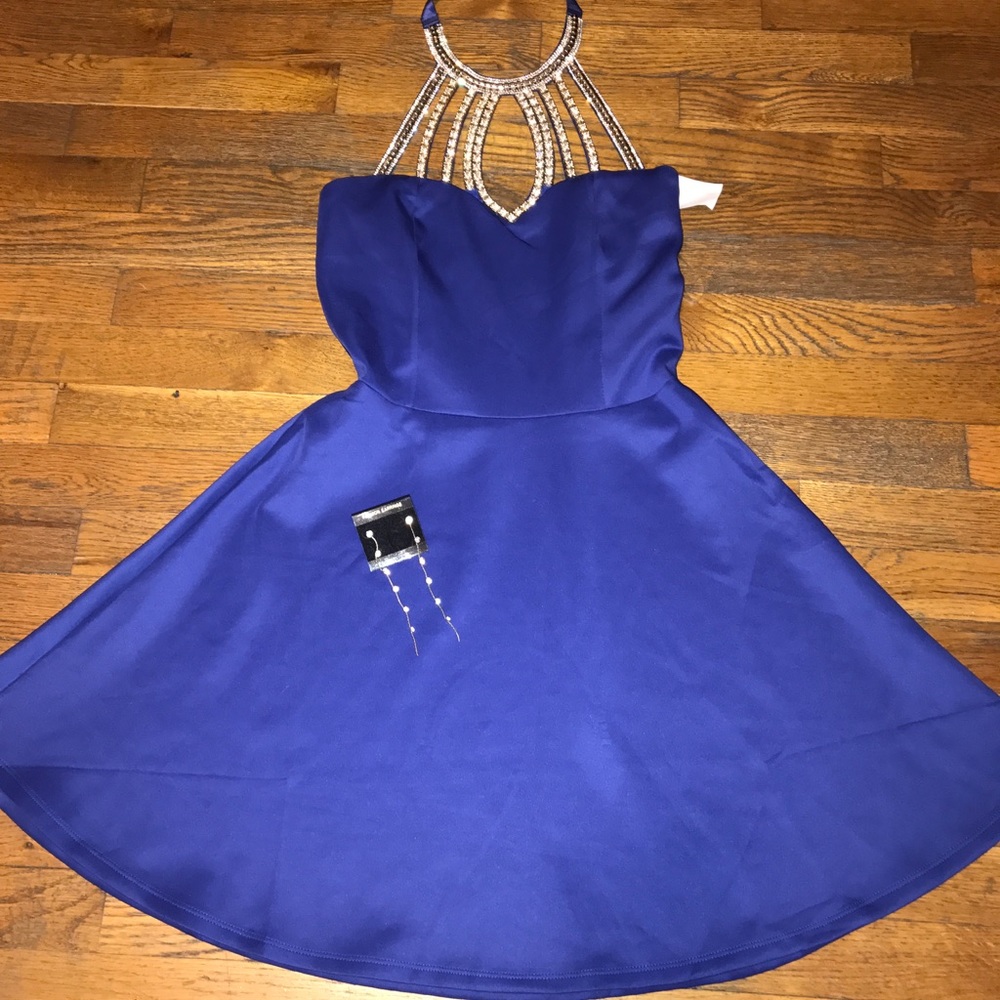 Dress - Picture 3 of 5