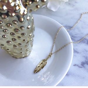 Last 1! 🌟Gold Feather Choker Necklace