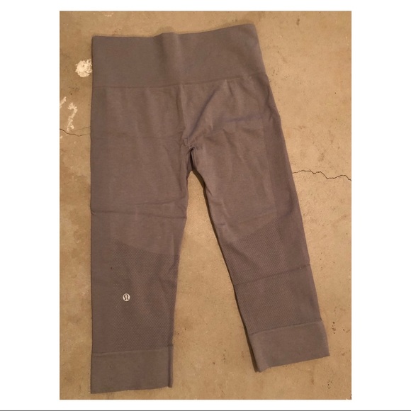 Grey lululemon cropped leggings - Picture 2 of 4