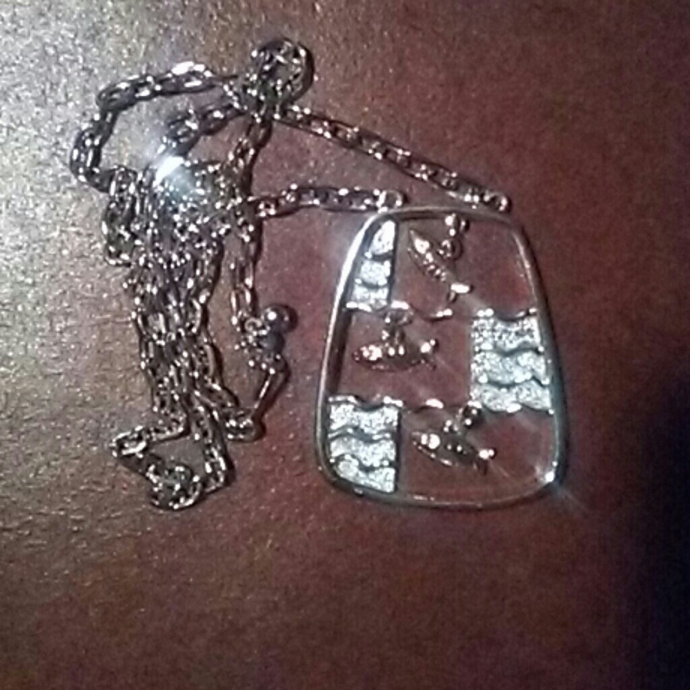 Vintage dangling fish necklace silver