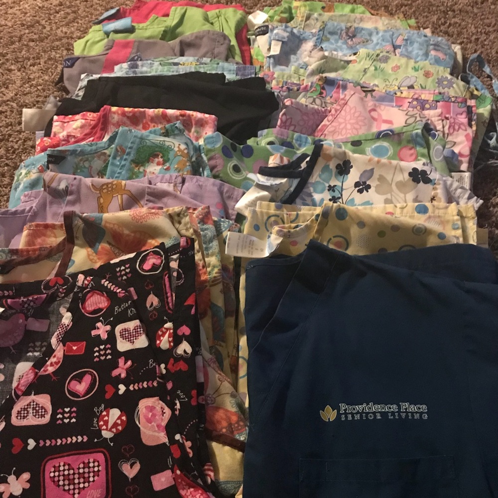 Scrub lot! Small and medium sizes