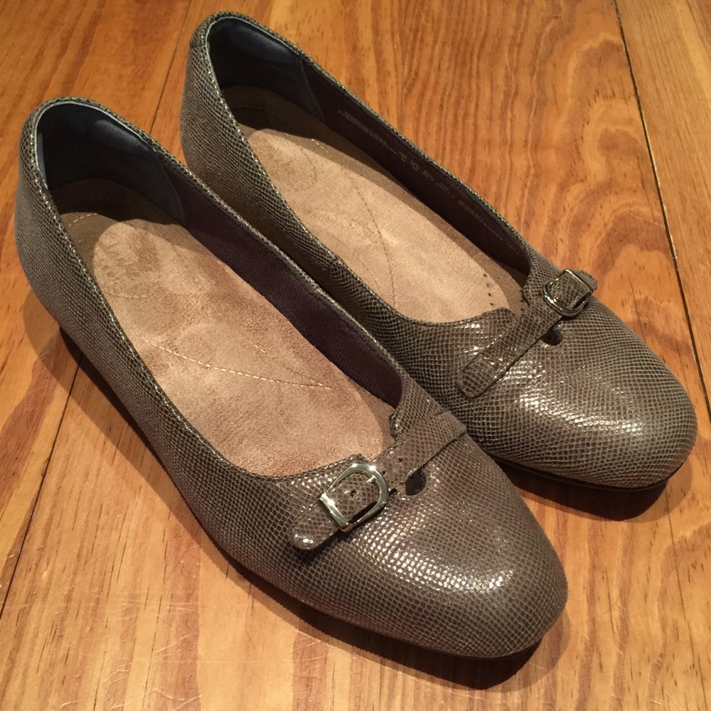 Clarks Taupe Keisha Raine Buckle, 8.5M