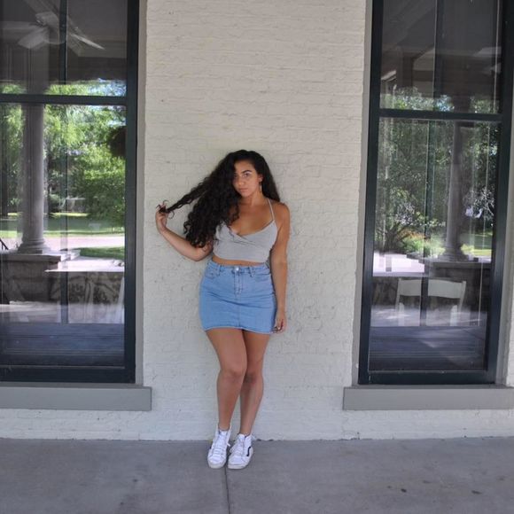 Meet your Posher, Angelina - Picture 1 of 1