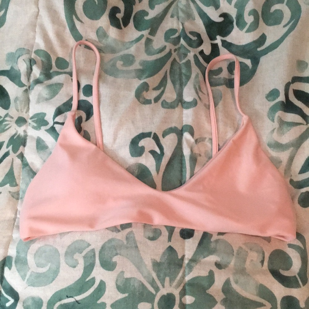 ADD TO A BUNDLE //Light Pink bathing suit top🌸