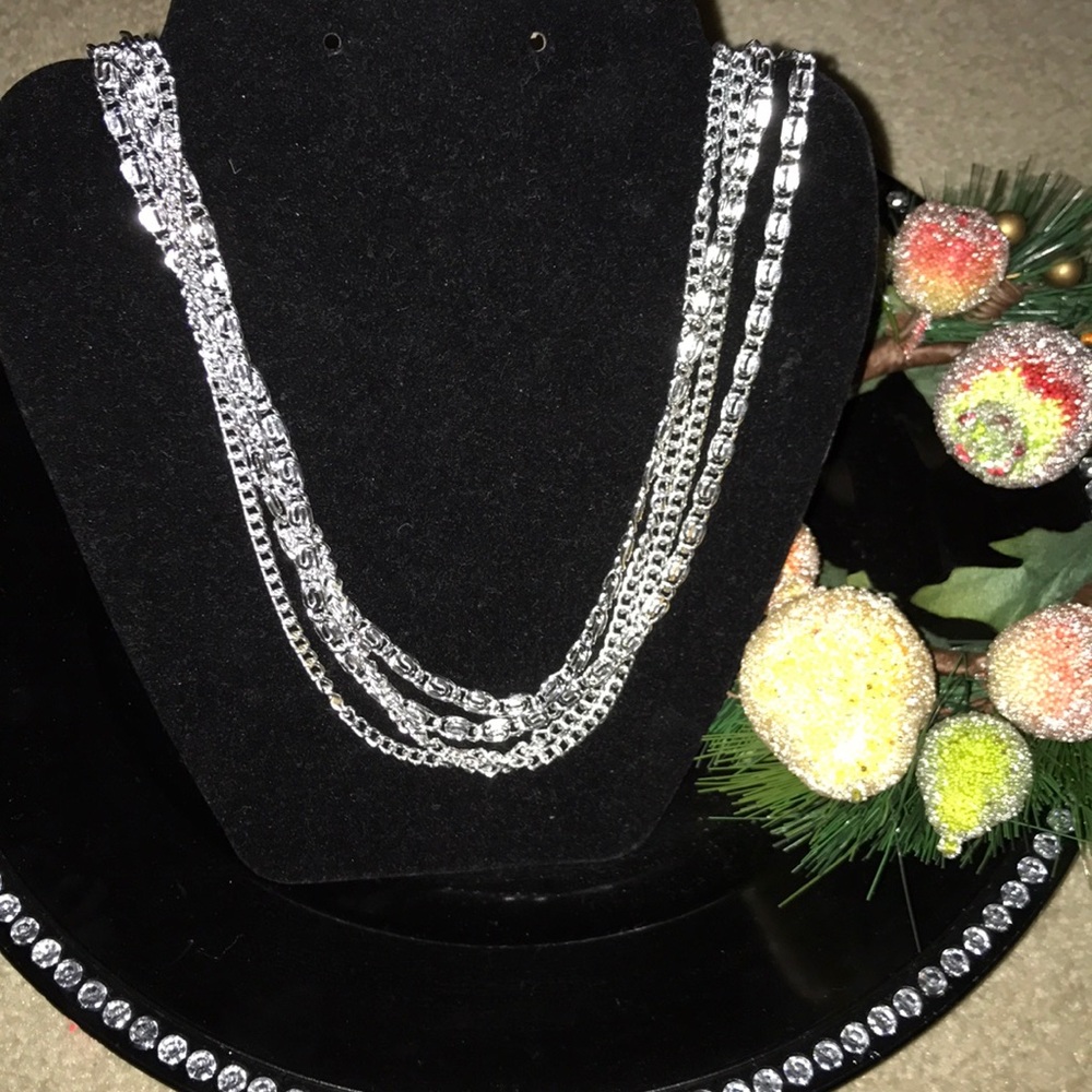 Gorgeous 4 In 1 one necklace
