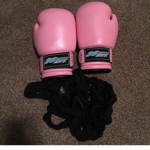 Boxing gloves and hand wraps 30 minute hit