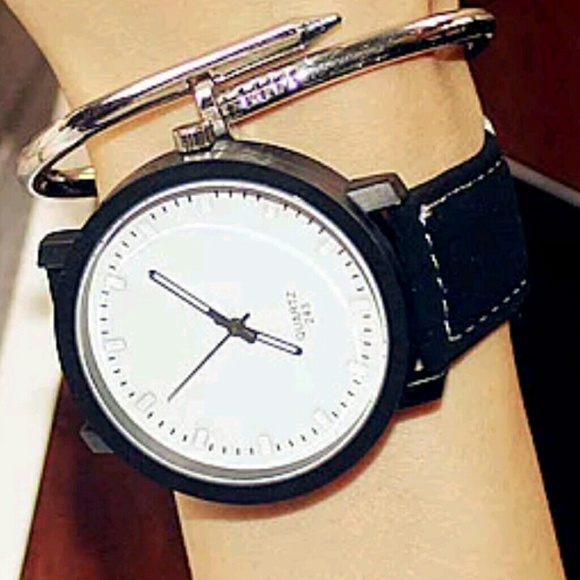 Black Watch with Big White Face. Black Band - Picture 1 of 2