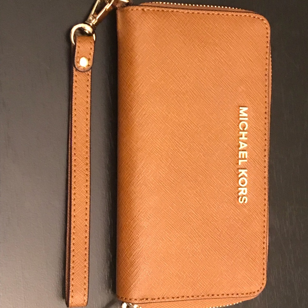 Michael Kors jet set travel wallet