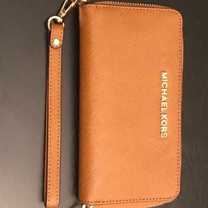 Michael Kors jet set travel wallet
