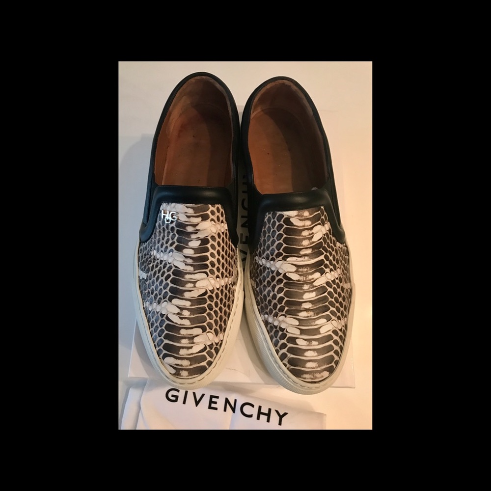 🔥HOST PICK🔥Givenchy slip on snakeskin sneakers - Picture 4 of 8