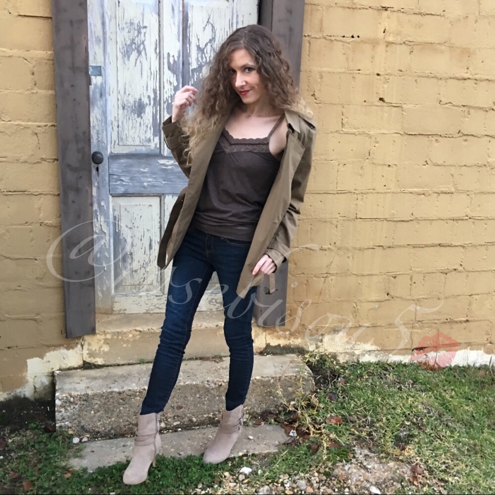 hp!✨Chic + Classic Camel Trench Coat - Picture 2 of 7