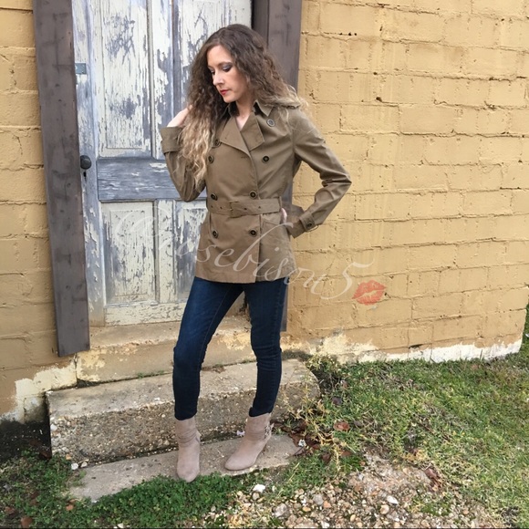 hp!✨Chic + Classic Camel Trench Coat - Picture 7 of 7