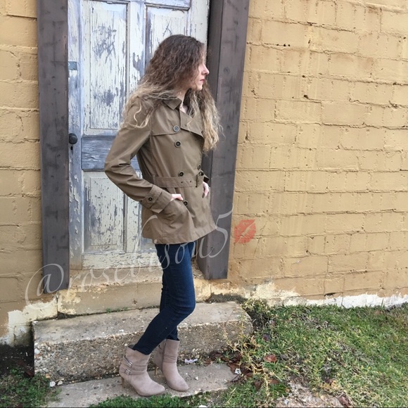 hp!✨Chic + Classic Camel Trench Coat - Picture 6 of 7