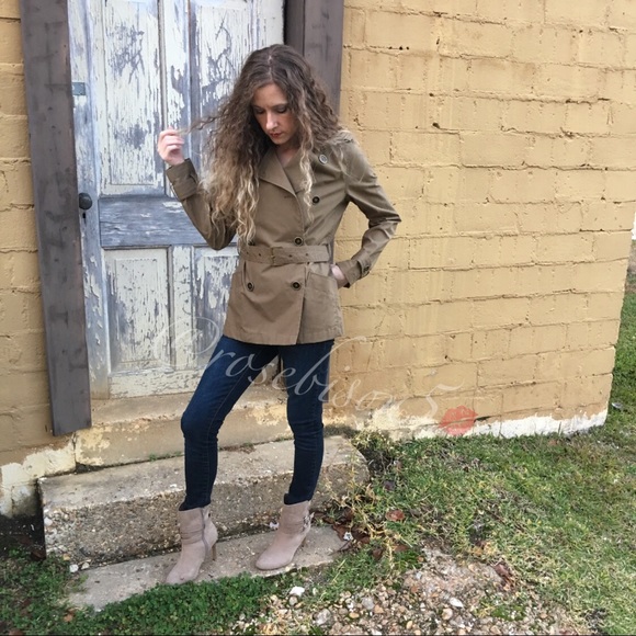 hp!✨Chic + Classic Camel Trench Coat - Picture 3 of 7