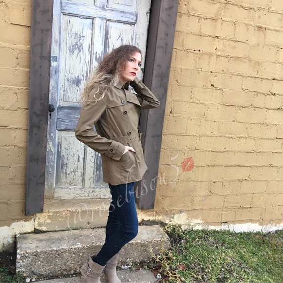 hp!✨Chic + Classic Camel Trench Coat - Picture 4 of 7