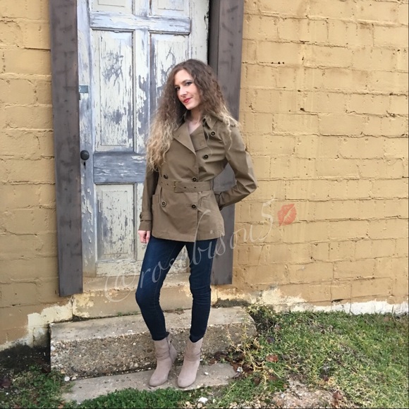 hp!✨Chic + Classic Camel Trench Coat - Picture 5 of 7