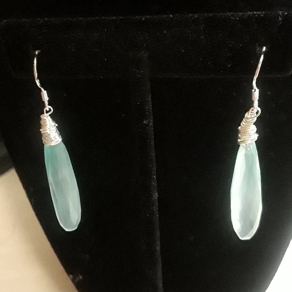 NWT *SALE* Turquoise Crystal Drop Earrings