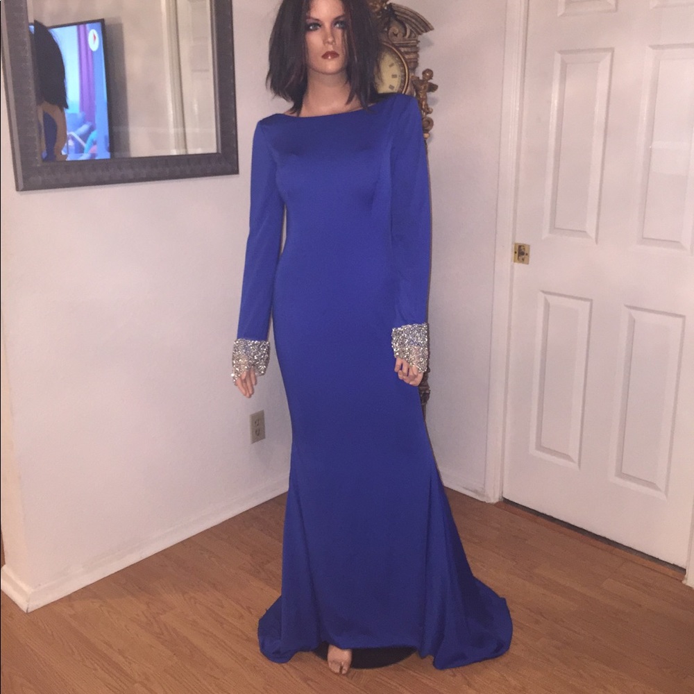 Backless dress