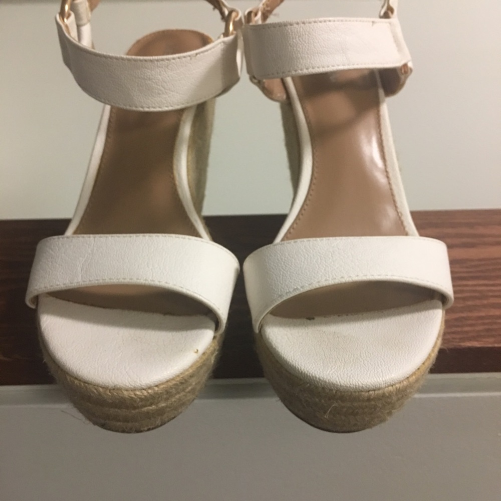 Strapped wedges