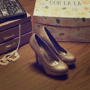 Cute gold pumps