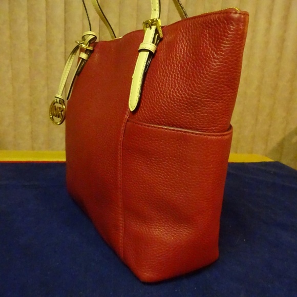 SOLD! NEW! M KORS Red TZ JET SET Leather Tote - Picture 5 of 8