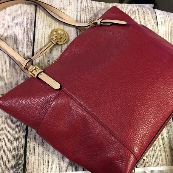 SOLD! NEW! M KORS Red TZ JET SET Leather Tote - Picture 2 of 8