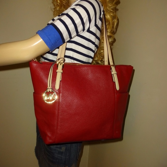 SOLD! NEW! M KORS Red TZ JET SET Leather Tote - Picture 4 of 8