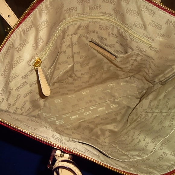 SOLD! NEW! M KORS Red TZ JET SET Leather Tote - Picture 3 of 8