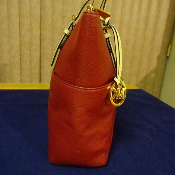 SOLD! NEW! M KORS Red TZ JET SET Leather Tote - Picture 8 of 8