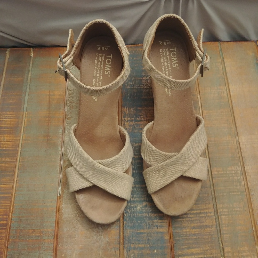 Toms Wedge Shoe