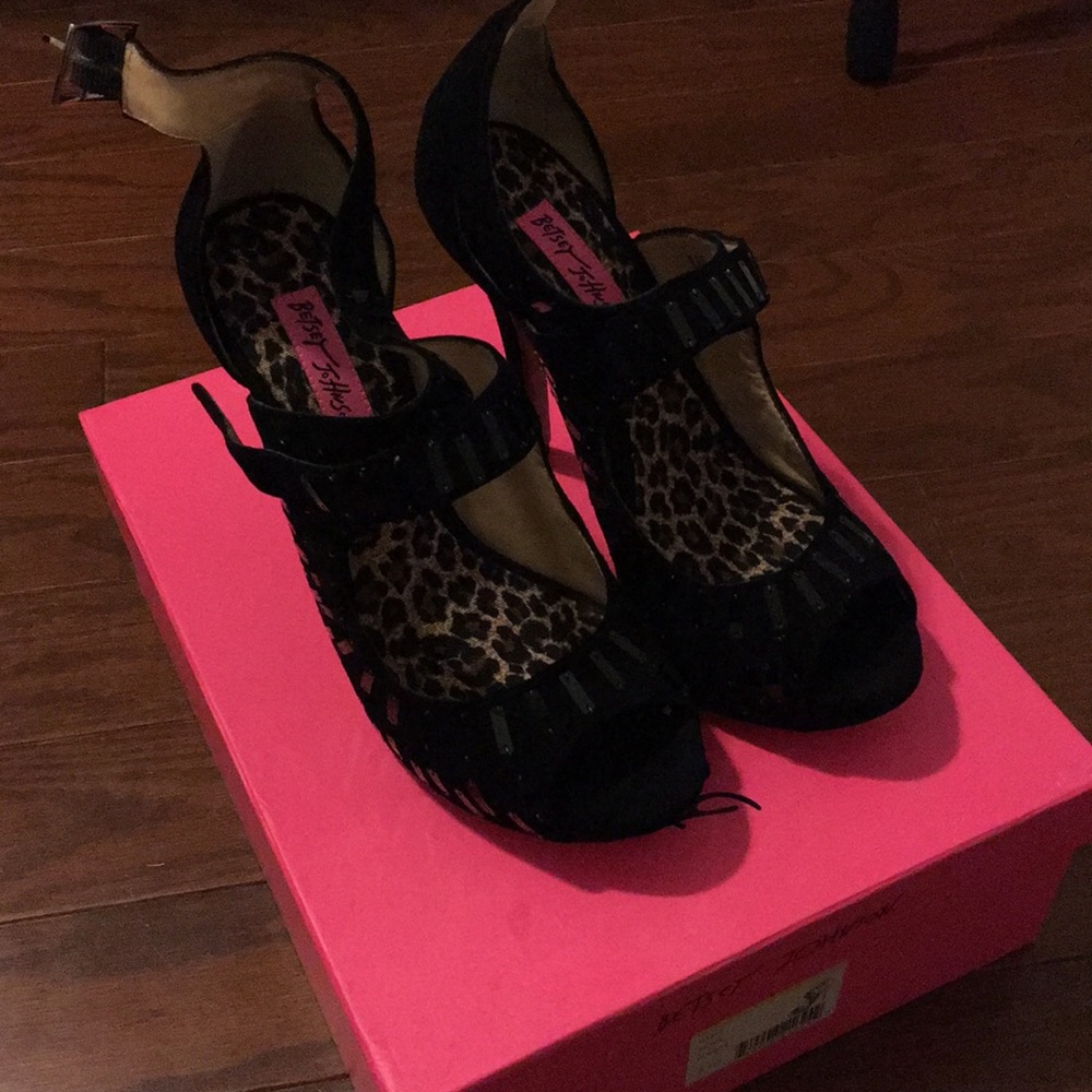 Betsey Johnson Pumps