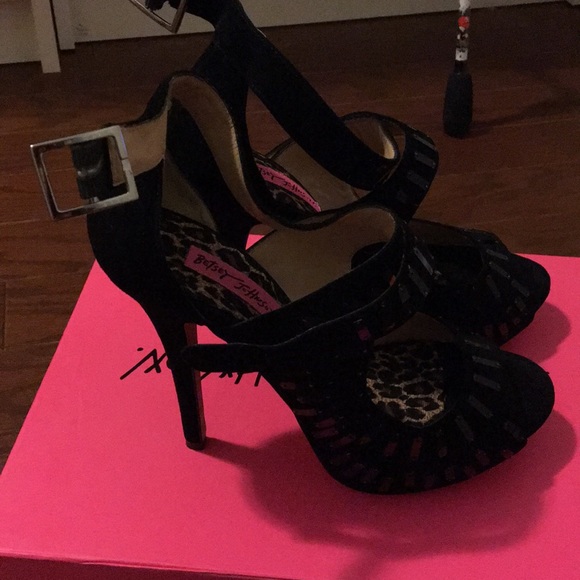 Betsey Johnson Pumps - Picture 2 of 5
