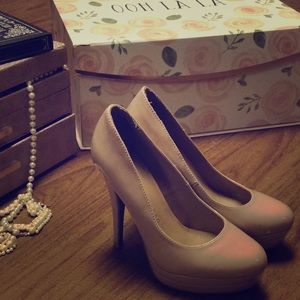 Cute nude pumps