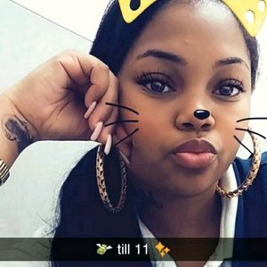 Meet your Posher, Dee