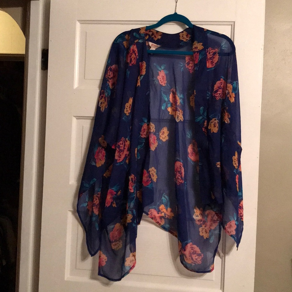 Arizona Jeans floral blue “kimono”-style top