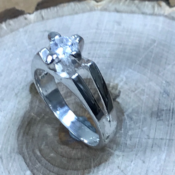 Ring - Picture 3 of 5