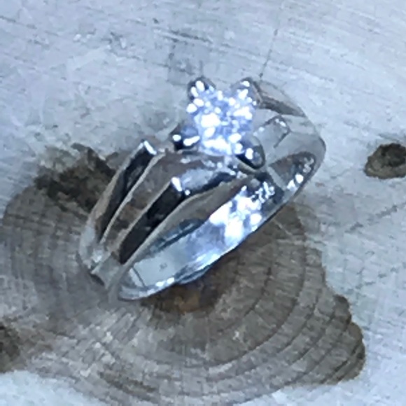 Ring - Picture 2 of 5