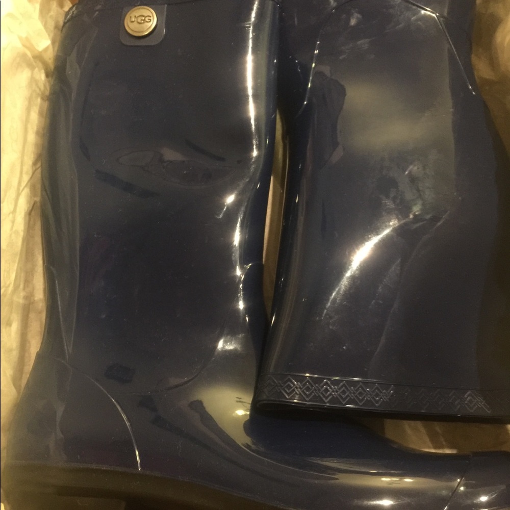 SOLD UGG SHAYE RAIN BOOTS ☔️ - Picture 3 of 5