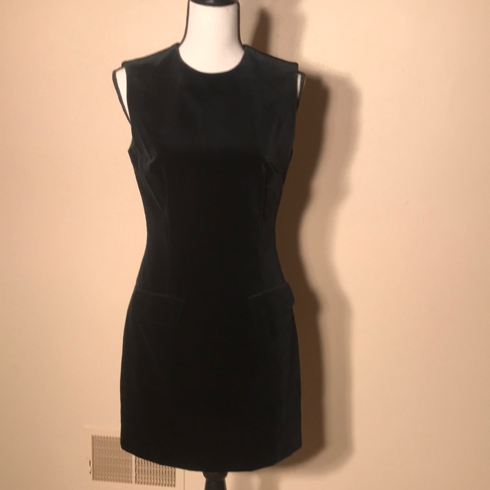 Women’s black velvet sleeveless dress