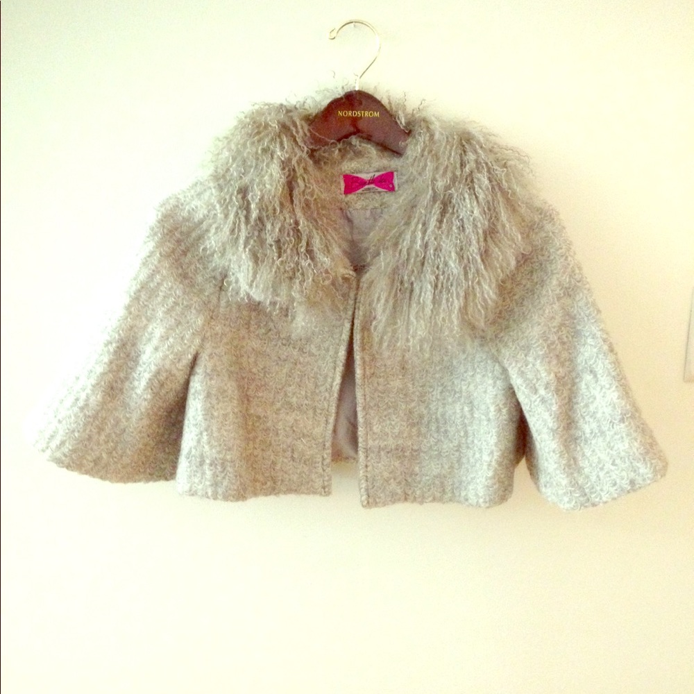Grey shawl with faux lamb hair collar