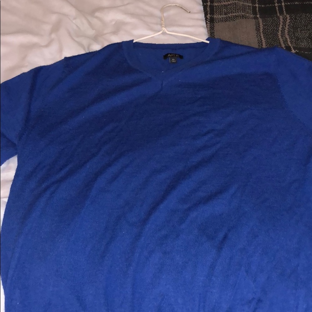 V-neck sweater bundle!!